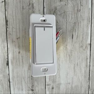 PREOWNED TREAT LIFE SMART LIGHT SWITCH MODEL: SS01S WHITE.